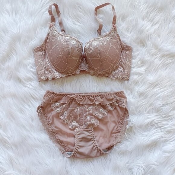 Vintage inspired nude pink lace balconette bra - Picture 6 of 6